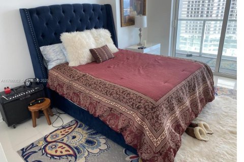 Condo in Miami, Florida, 1 bedroom № 2186023 - photo 11