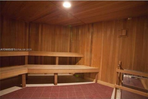 Condo in Miami, Florida, 1 bedroom № 2186023 - photo 4