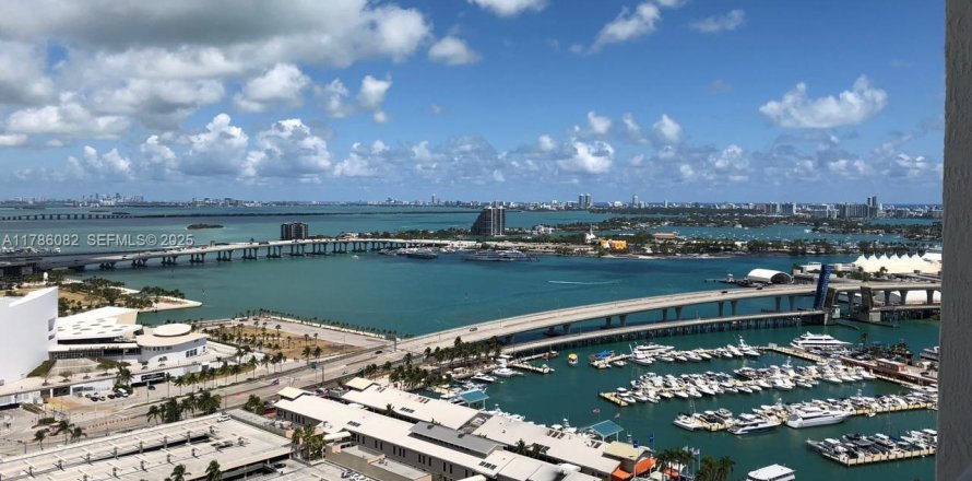 Condo in Miami, Florida, 1 bedroom № 2186023