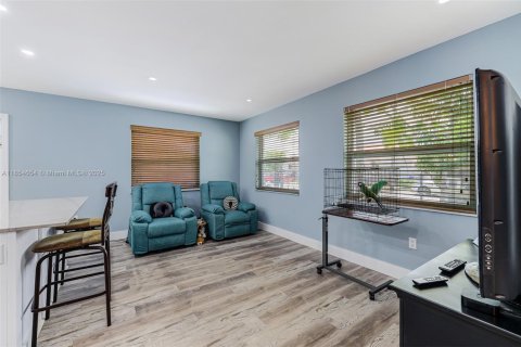 Propiedad comercial en venta en Miami, Florida, 201.78 m2 № 1874940 - foto 11
