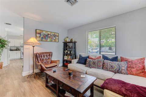 Propiedad comercial en venta en Miami, Florida, 201.78 m2 № 1874940 - foto 29