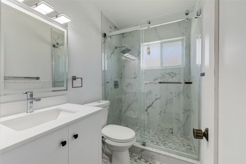 Propiedad comercial en venta en Miami, Florida, 201.78 m2 № 1874940 - foto 25