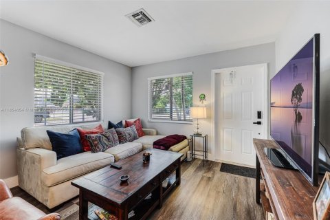 Propiedad comercial en venta en Miami, Florida, 201.78 m2 № 1874940 - foto 30
