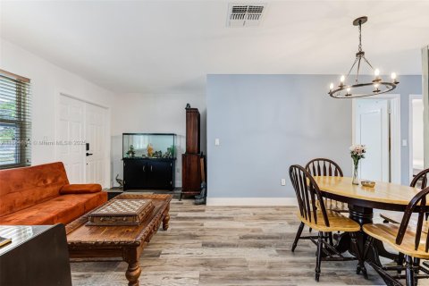 Propiedad comercial en venta en Miami, Florida, 201.78 m2 № 1874940 - foto 14