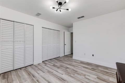 Propiedad comercial en venta en Miami, Florida, 201.78 m2 № 1874940 - foto 24