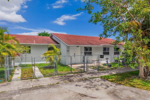 Propiedad comercial en venta en Miami, Florida, 201.78 m2 № 1874940 - foto 1