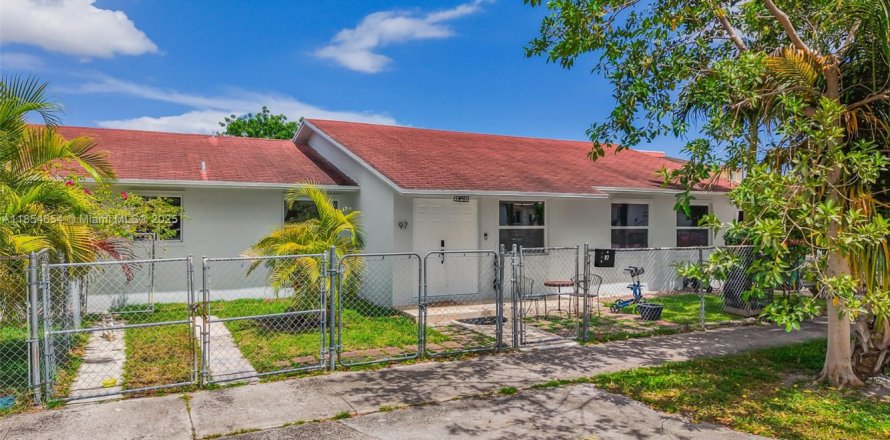 Propiedad comercial en Miami, Florida 201.78 m2 № 1874940