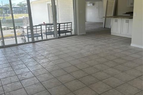 House in Crystal River, Florida 3 bedrooms, 175.68 sq.m. № 1744762 - photo 5