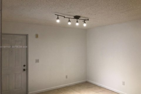 Condominio en venta en Cutler Bay, Florida, 2 dormitorios, 91.04 m2 № 2032233 - foto 10