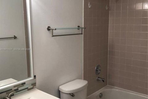 Condominio en venta en Cutler Bay, Florida, 2 dormitorios, 91.04 m2 № 2032233 - foto 11