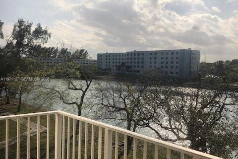 Condominio en venta en Cutler Bay, Florida, 2 dormitorios, 91.04 m2 № 2032233 - foto 15