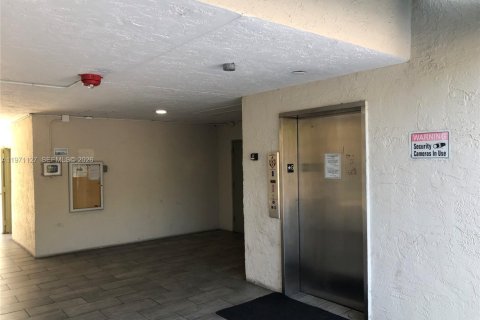 Condo in Cutler Bay, Florida, 2 bedrooms № 2032233 - photo 21