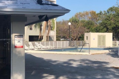 Condominio en venta en Cutler Bay, Florida, 2 dormitorios, 91.04 m2 № 2032233 - foto 2