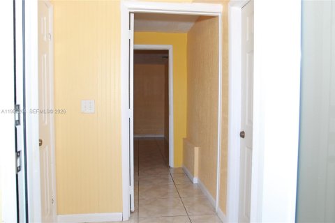 Снять в аренду коммерческую недвижимость в Форт-Лодердейл, Флорида 1 спальня, № 2006631 - фото 2