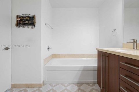 Купить кондоминиум в Майами, Флорида 2 спальни, 102.19м2, № 2145723 - фото 16