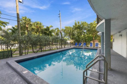 Condo in Fort Lauderdale, Florida, 1 bedroom  № 2397224 - photo 13