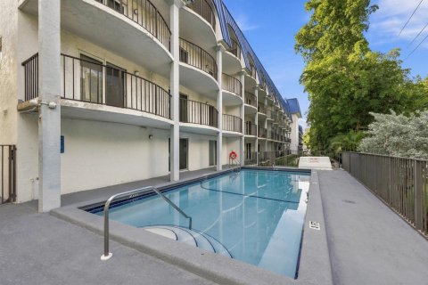Condo in Fort Lauderdale, Florida, 1 bedroom  № 2397224 - photo 12