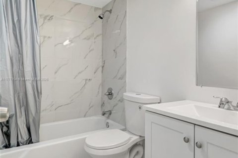 Condo in Hollywood, Florida, 2 bedrooms  № 1713923 - photo 27