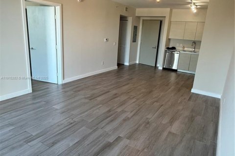 Apartamento en alquiler en Miami, Florida, 1 dormitorio, 62.43 m2 № 1971419 - foto 21