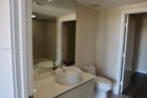 Apartamento en alquiler en Miami, Florida, 1 dormitorio, 62.43 m2 № 1971419 - foto 9