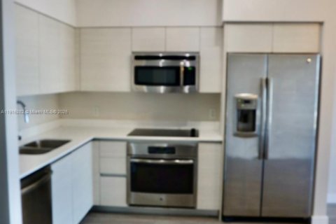 Apartamento en alquiler en Miami, Florida, 1 dormitorio, 62.43 m2 № 1971419 - foto 11