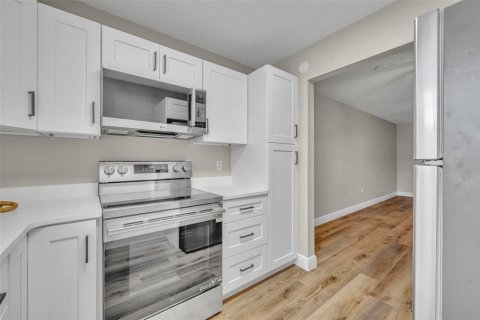 Condominio en venta en DeLand, Florida, 2 dormitorios, 96.9 m2 № 2122533 - foto 2