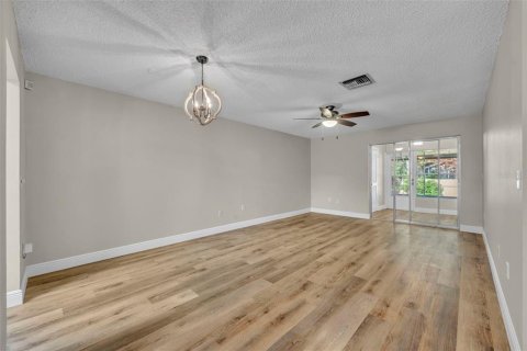 Condominio en venta en DeLand, Florida, 2 dormitorios, 96.9 m2 № 2122533 - foto 6