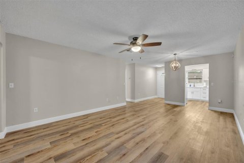 Condominio en venta en DeLand, Florida, 2 dormitorios, 96.9 m2 № 2122533 - foto 12