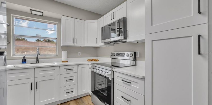 Condominio en DeLand, Florida, 2 dormitorios № 2122533