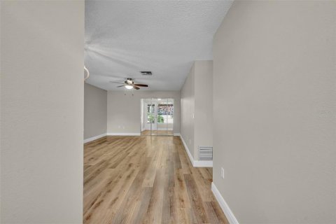 Condominio en venta en DeLand, Florida, 2 dormitorios, 96.9 m2 № 2122533 - foto 5