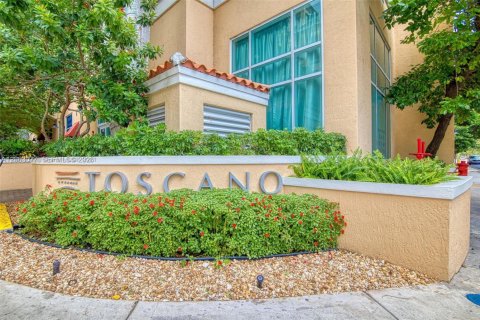 Copropriété à louer à Miami, Floride: 2 chambres, 109.9 m2 № 2288138 - photo 2