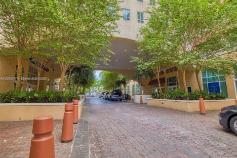 Copropriété à louer à Miami, Floride: 2 chambres, 109.9 m2 № 2288138 - photo 4