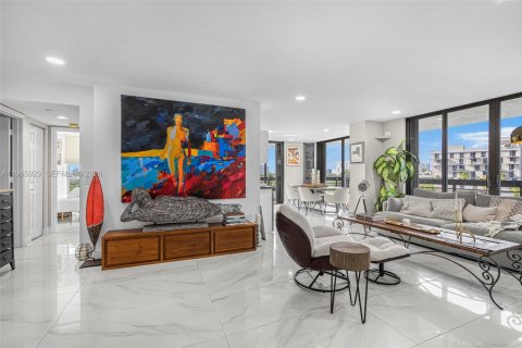 Condo à Aventura, Floride, 2 chambres  № 2091194