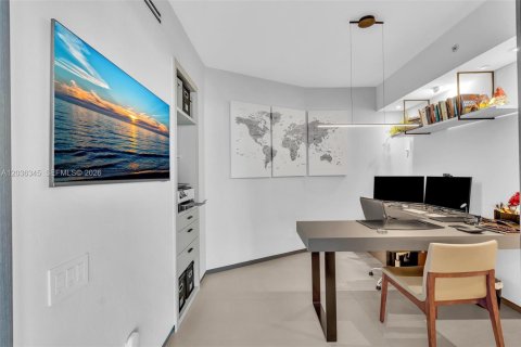 Condo in Miami, Florida, 2 bedrooms № 2153827 - photo 6