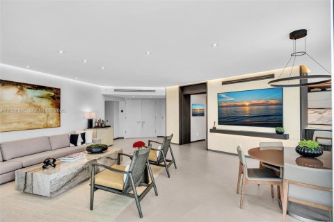 Condo in Miami, Florida, 2 bedrooms № 2153827 - photo 3