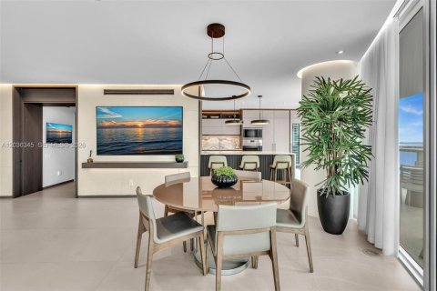 Condo in Miami, Florida, 2 bedrooms № 2153827 - photo 2