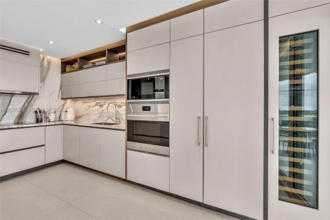 Condo in Miami, Florida, 2 bedrooms № 2153827 - photo 10