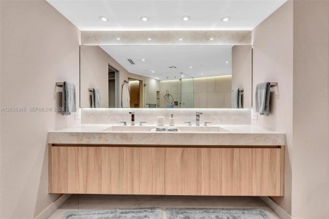 Condo in Miami, Florida, 2 bedrooms № 2153827 - photo 28