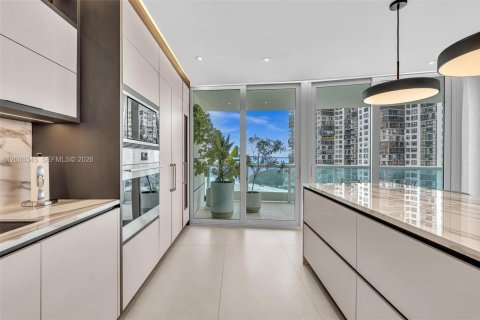 Condo in Miami, Florida, 2 bedrooms № 2153827 - photo 13