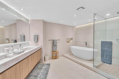Condo in Miami, Florida, 2 bedrooms № 2153827 - photo 29
