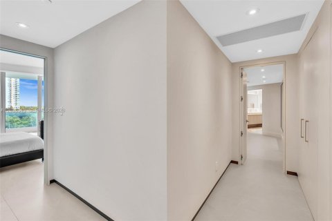 Condo in Miami, Florida, 2 bedrooms № 2153827 - photo 17