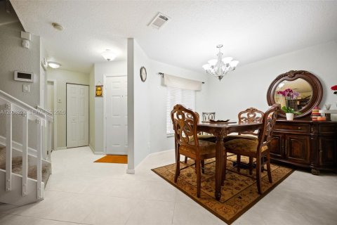 Townhouse in West Palm Beach, Florida 2 bedrooms, 122.82 sq.m. № 2244023 - photo 6