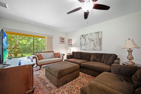 Townhouse in West Palm Beach, Florida 2 bedrooms, 122.82 sq.m. № 2244023 - photo 11