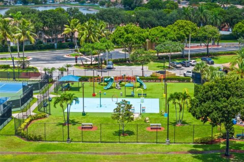 Townhouse in West Palm Beach, Florida 2 bedrooms, 122.82 sq.m. № 2244023 - photo 30