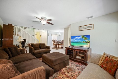 Townhouse in West Palm Beach, Florida 2 bedrooms, 122.82 sq.m. № 2244023 - photo 12