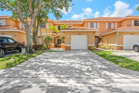 Townhouse in West Palm Beach, Florida 2 bedrooms, 122.82 sq.m. № 2244023