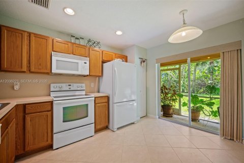 Townhouse in West Palm Beach, Florida 2 bedrooms, 122.82 sq.m. № 2244023 - photo 13