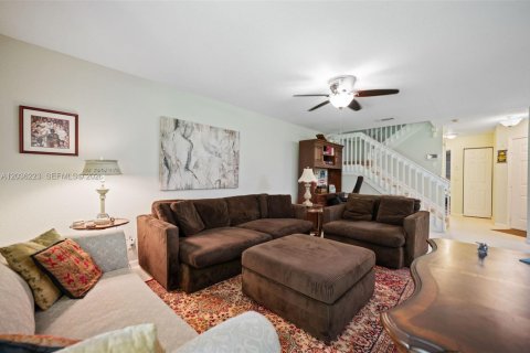 Townhouse in West Palm Beach, Florida 2 bedrooms, 122.82 sq.m. № 2244023 - photo 10