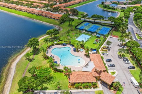 Townhouse in West Palm Beach, Florida 2 bedrooms, 122.82 sq.m. № 2244023 - photo 27
