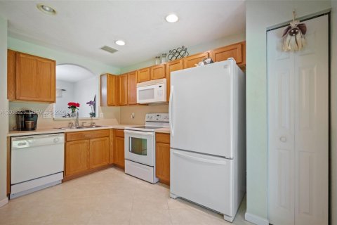 Townhouse in West Palm Beach, Florida 2 bedrooms, 122.82 sq.m. № 2244023 - photo 14